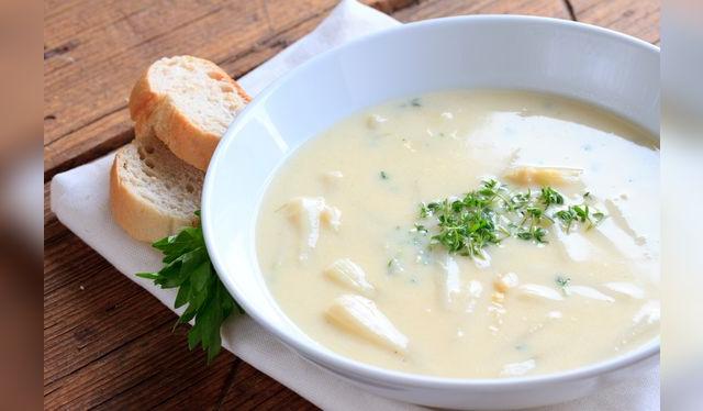 Esta crema de espárragos blancos hará que no quieras tomar las instantáneas nunca más.    