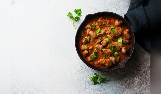 Puedes acompañar este guiso con arroz, yuca e incluso con pasta.   