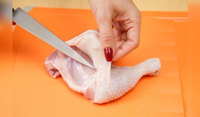 Retirar la piel del pollo no siempre es sinónimo de comida saludable. Retirar la piel del pollo no siempre es sinónimo de comida saludable.