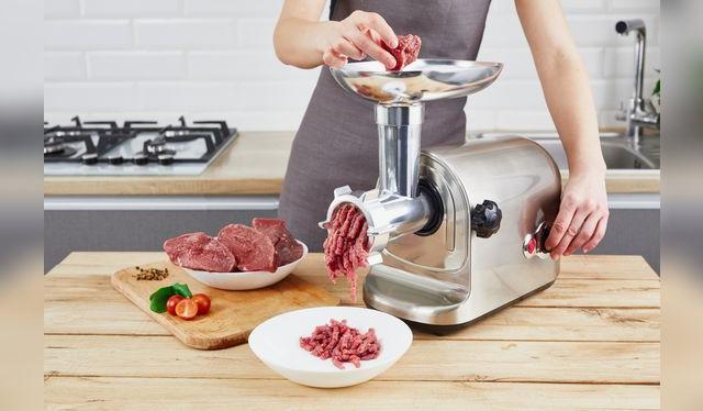 <em>La carne molida tiene más probabilidades de contaminarse con bacterias.</em> <em>La carne molida tiene más probabilidades de contaminarse con bacterias.</em>