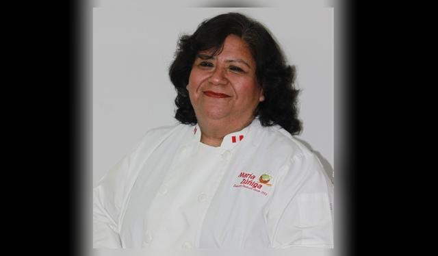 María Zúñiga posando   