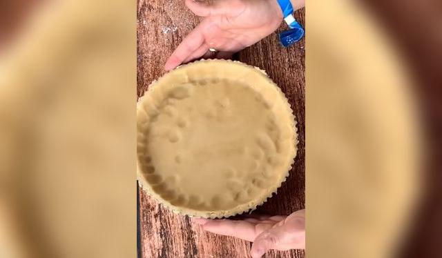 Masa de tartaleta de fresa en molde   