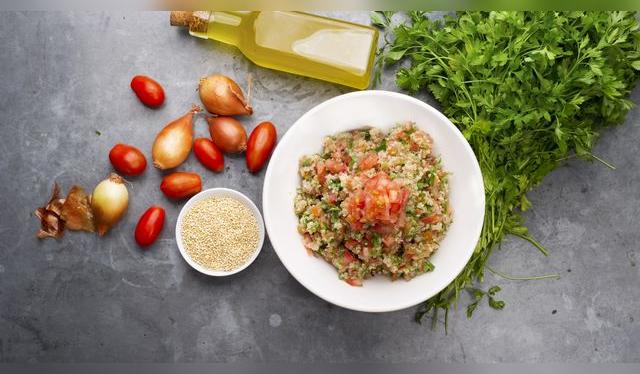 <a href="https://buenazo.pe/recetas/recetas-saludables/chaufa-kiwicha-1093"><strong> Chaufa de kiwicha</strong></a>   