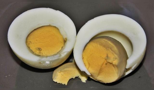 El olor es el mejor indicador para determinar si un huevo está en mal estado El olor es el mejor indicador para determinar si un huevo está en mal estado