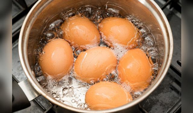  El tiempo necesario para obtener un huevo completamente duro es de aproximadamente 10 minutos    