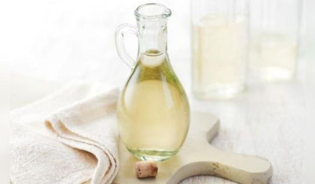El vinagre blanco combate los malos olores   