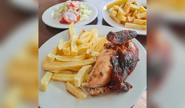  Pollo a la brasa acompañado tradicionalmente de papas fritas y ensalada    