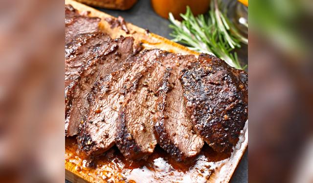 Cocina carne más jugosa sin aditivos químicos.   