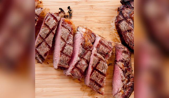 La tradición católica establece abstenerse de comer carne durante Viernes Santo.   