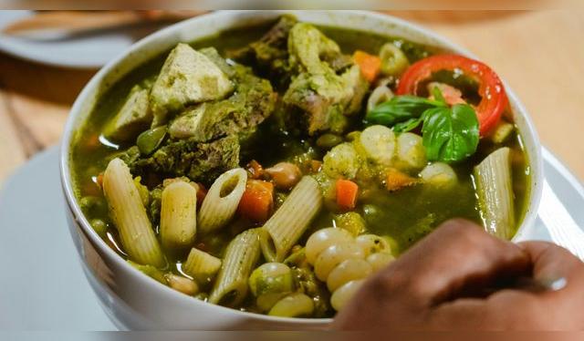 Ante las bajas temperaturas, un plato de menestrón te recarga de energías. Fuente: Pexels.   