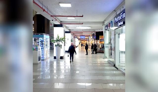  El Centro Comercial Caminos del Inca reúne más de 180 locales entre moda femenina, entretenimiento y comida.   