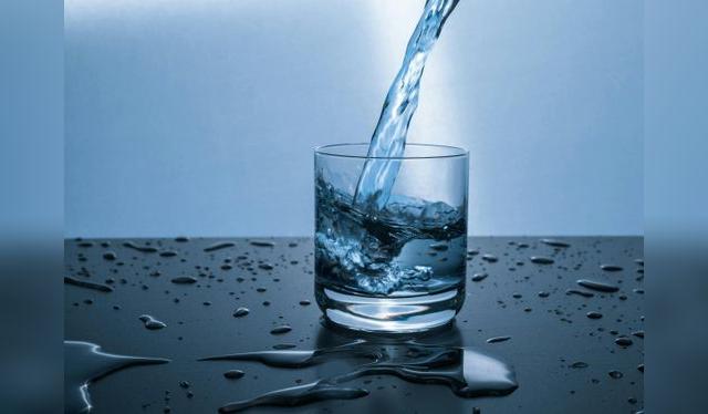 <em>Un reciente reportaje reveló que el agua de los caños en Lima podría contener residuos no aptos para el consumo humano.</em>   