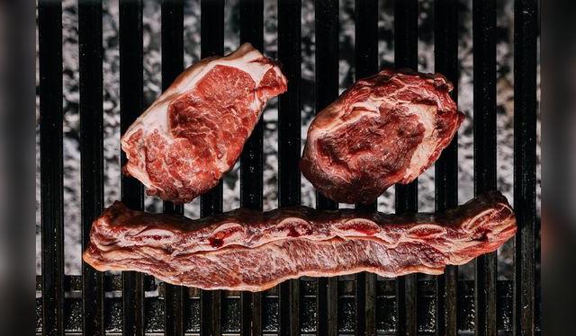 Cortes perfectos: el ritual del asado argentino.   