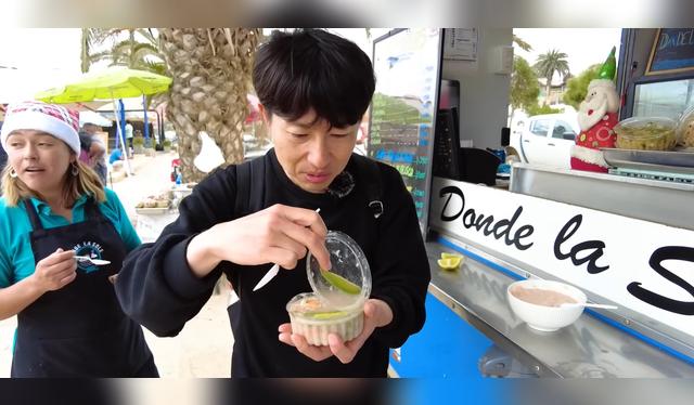 Durante su visita a Chile, TaBo se animó a probar el ceviche de Reineta.   