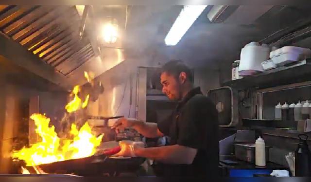 Este emprendedor comparte su pasión por la comida criolla, combinando sabores peruanos. Este emprendedor comparte su pasión por la comida criolla, combinando sabores peruanos.