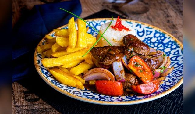 Perú se enorgullece de su herencia culinaria, que combina recetas tradicionales con innovaciones actuales. Perú se enorgullece de su herencia culinaria, que combina recetas tradicionales con innovaciones actuales.