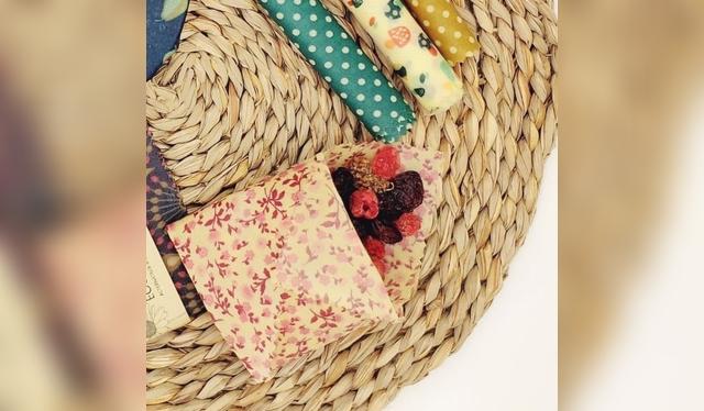 Paños encerados reutilizables son una opción ecológica para conservar los alimentos. Paños encerados reutilizables son una opción ecológica para conservar los alimentos.