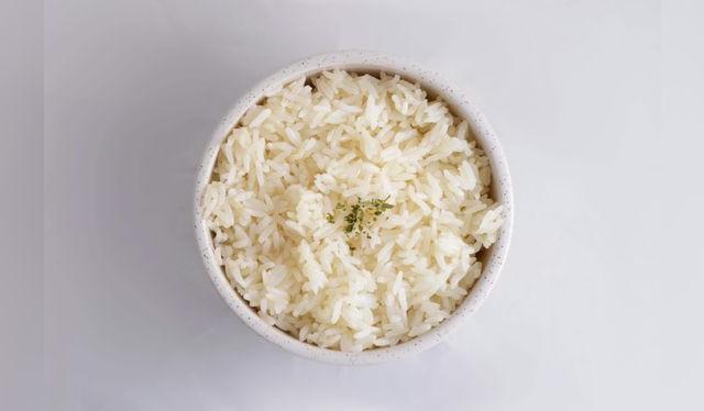 Cocinar arroz puede resultar complicado para algunos, pero con la freidora de aire es más fácil que nunca.    