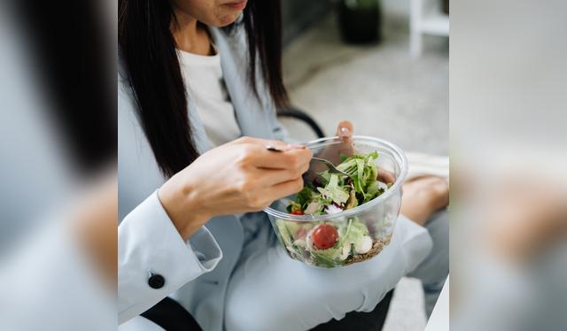 Planificar tus comidas con anticipación evita decisiones impulsivas y promueve una alimentación más saludable.