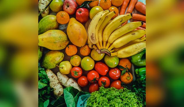 La informalidad en la venta de alimentos frescos incrementa la exposición a químicos peligrosos si no se realiza un buen lavado.   