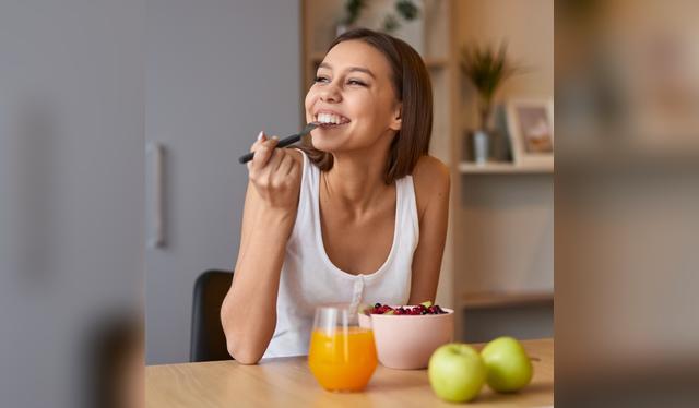 Desayunar después de las 9 a. m. puede alterar los ritmos hormonales y afectar la salud metabólica, según expertos.   