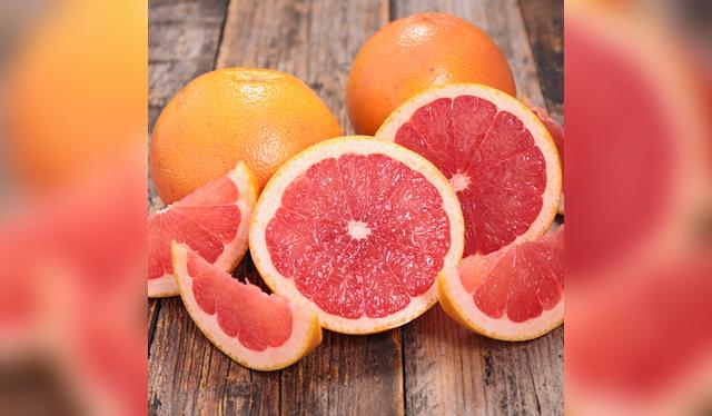 Una alimentación rica en frutas y fibra es esencial para mantener el hígado limpio y saludable.