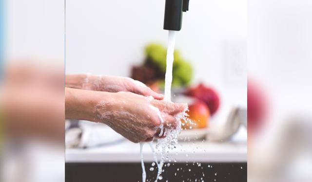 La higiene en la cocina es clave para prevenir intoxicaciones alimentarias.   