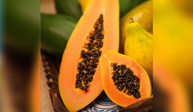 La papaya es rica en papaína, una enzima que favorece la digestión. La papaya es rica en papaína, una enzima que favorece la digestión.