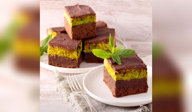 El secreto del éxito: capas de cacao, pistacho y crujiente kataifi.   