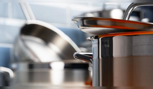 Productos específicos que la FDA ha señalado por liberar plomo tóxico, afectan la seguridad en la cocina.   