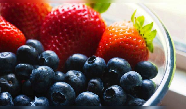 Fresas y arándanos. Fresas y arándanos.