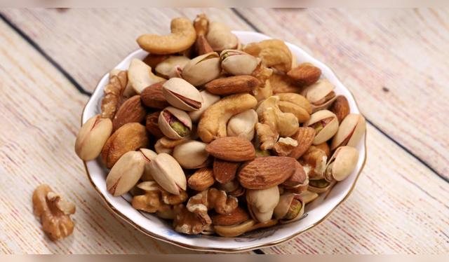 Almendras, avellanas y nueces. Almendras, avellanas y nueces.