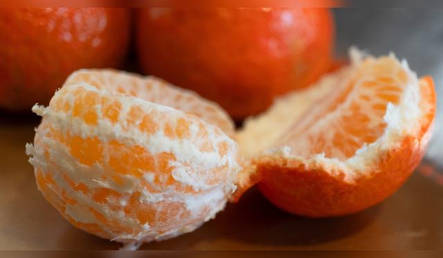 El aroma de una buena mandarina es dulce y agradable. El aroma de una buena mandarina es dulce y agradable.