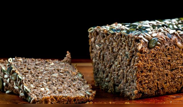 El pan con semillas de girasol no solo es más crujiente, también suma proteínas, fibra y antioxidantes a tu dieta. El pan con semillas de girasol no solo es más crujiente, también suma proteínas, fibra y antioxidantes a tu dieta.