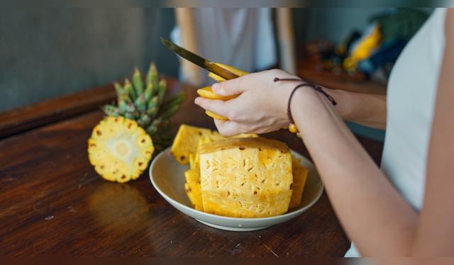 La receta de jugo de piña con chía y proteína en polvo aporta beneficios nutricionales significativos. Fuente: Shutterstock. La receta de jugo de piña con chía y proteína en polvo aporta beneficios nutricionales significativos. Fuente: Shutterstock.