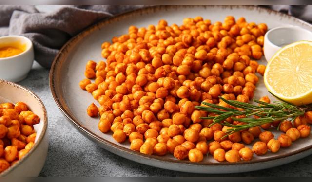 Andrés aconseja cocinar los garbanzos en una malla o en una olla aparte sin sal. Fuente: Shutterstock.   
