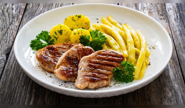 Acompaña tu filete con papas o la mejor guarnición. Fuente: Shutterstock.   