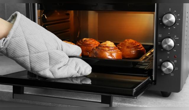 El horno convector eléctrico amenaza con desplazar al microondas, destacándose por su bajo consumo energético. Fuente: Shutterstock. El horno convector eléctrico amenaza con desplazar al microondas, destacándose por su bajo consumo energético. Fuente: Shutterstock.