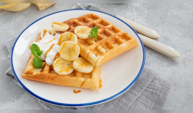 La receta es sencilla: solo tritura las bananas, mezcla con huevo y cocina en una wafflera. Fuente: Shutterstock. La receta es sencilla: solo tritura las bananas, mezcla con huevo y cocina en una wafflera. Fuente: Shutterstock.