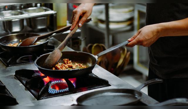  Descubre los secretos que los chefs aplican sin decirlo y que pueden cambiar tu manera de cocinar. 