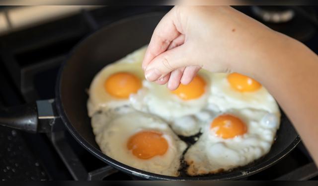 Puedes comer los huevos que desees pero dependerá del tipo de cocción.   