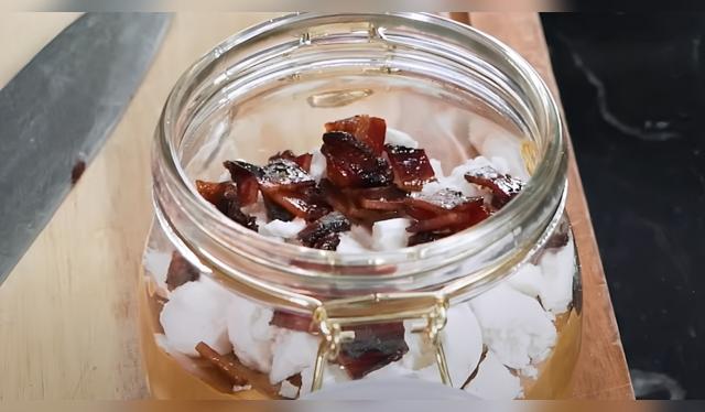 Suspiro con chirimoya y tocino glaseado.   