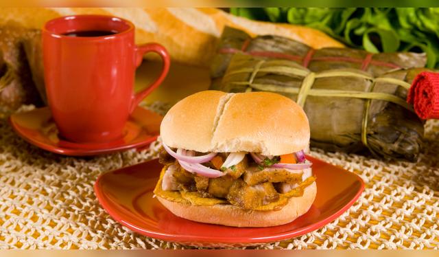  Pan con chicharrón.   