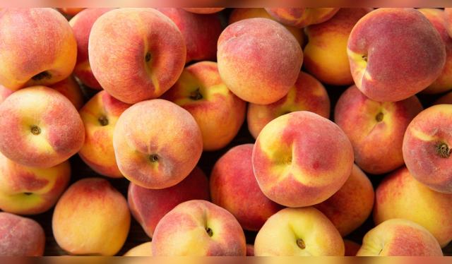 Los duraznos se malogran fácilmente por su exposición a temperaturas inadecuadas y bacterias. Fuente: Shutterstock.   