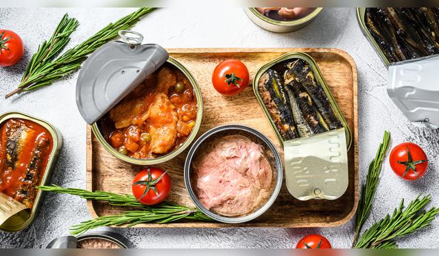  <strong>Latas de atún retiradas del mercado estadounidense tras alerta sanitaria de la FDA por riesgo de botulismo.</strong> <br> 