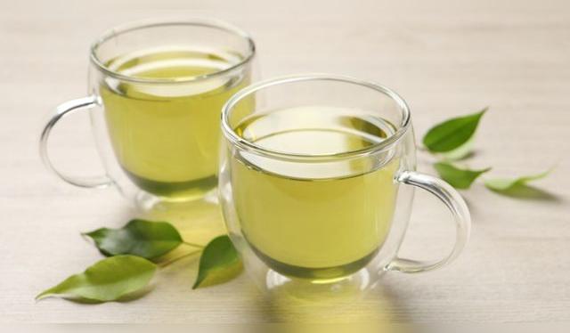 El té verde y los arándanos mejoran la concentración y el flujo sanguíneo al cerebro. Fuente: Shutterstock.   