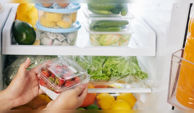 Después de cocinar espera que se enfríe la comida y luego al refrigerador.   