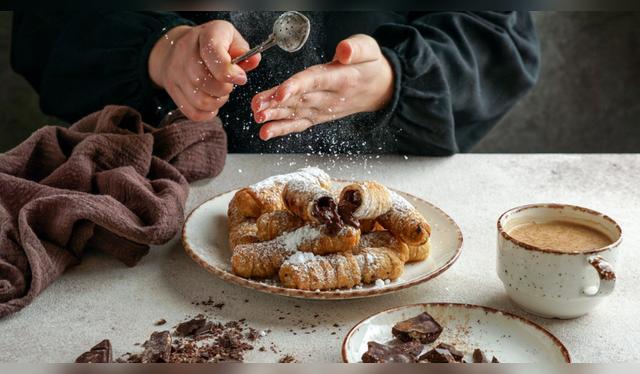 El toque de dulce perfecto llega de la mano con el tequeño relleno de chocolate. Fuente: Shutterstock.   