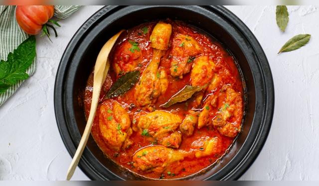 <strong>Pollo con salsa de tomates fresco</strong> <strong>Pollo con salsa de tomates fresco</strong>