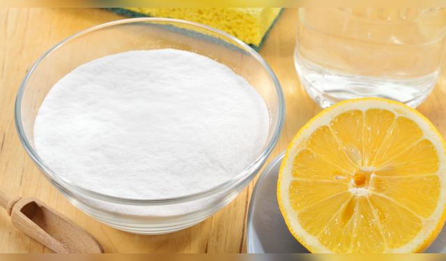  Vinagre blanco, bicarbonato de sodio y limón.   